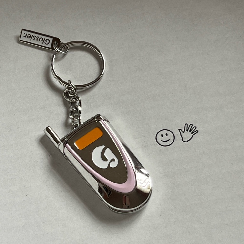 GLOSSIER L.A. EXCLUSIVE PHONE KEYCHAIN